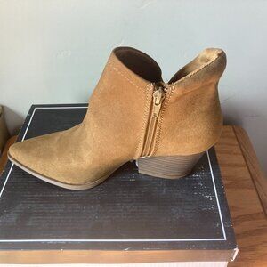 NIB Qupid Vaca-28 Coffee Suede Ankle Booties Size 7